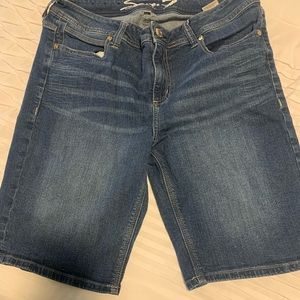 Bermuda Darkwash shorts